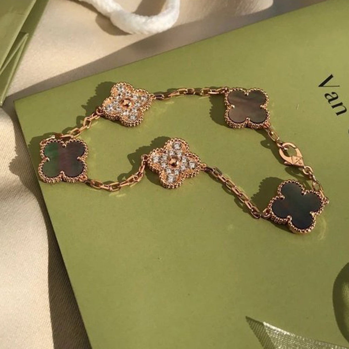 [⭐Renara] CLOVER 5 MOTIF GRAY MOP BRACELET COLLECTION
