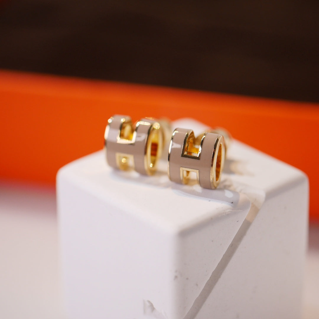 [⭐Renara]MINI POP H GOLD EARRINGS GREY