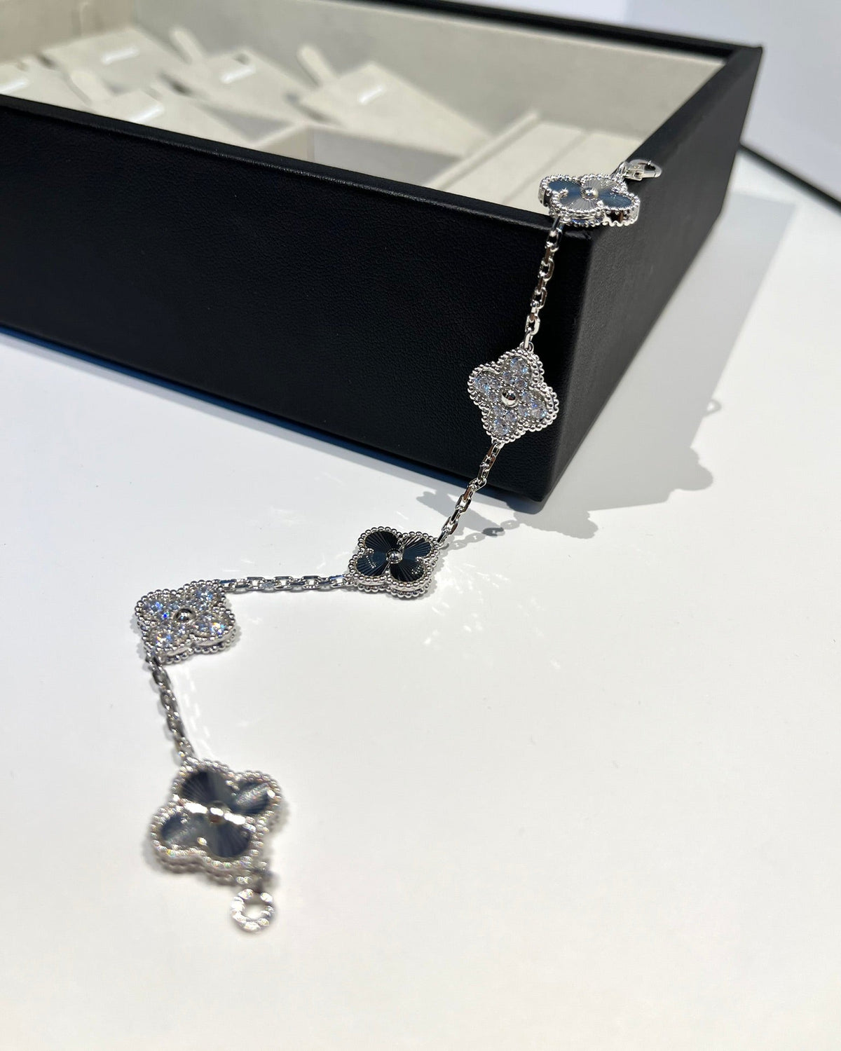 [⭐Renara] CLOVER 5 MOTIF LASER BRACELET COLLECTION