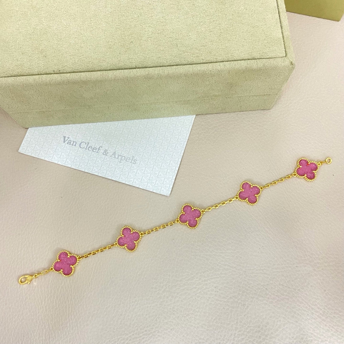 [⭐Renara]NEW BUBBLE PINK ENAMEL 5-FLOWER BRACELET