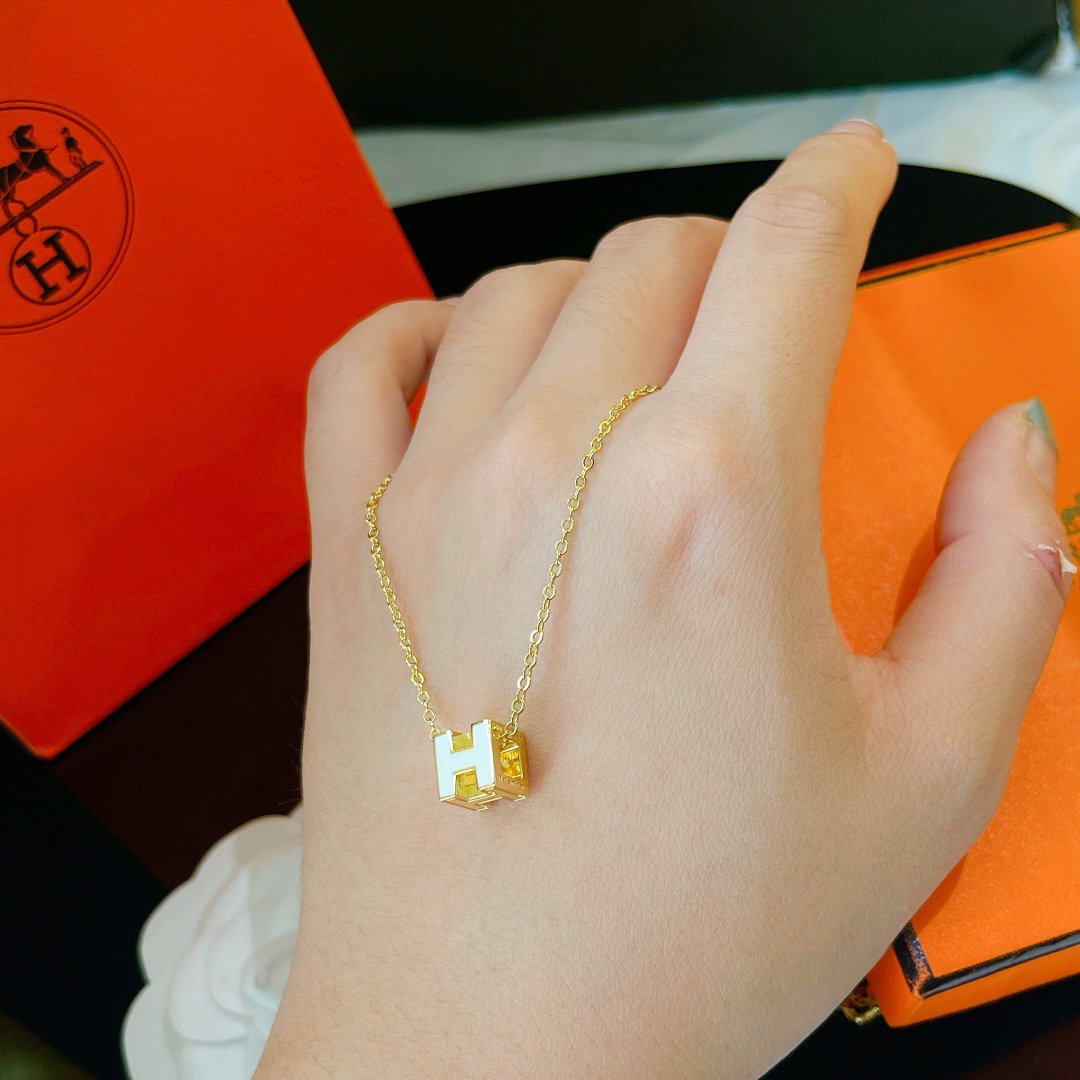 [⭐Renara]H WHITE SQUARE GOLD NECKLACE