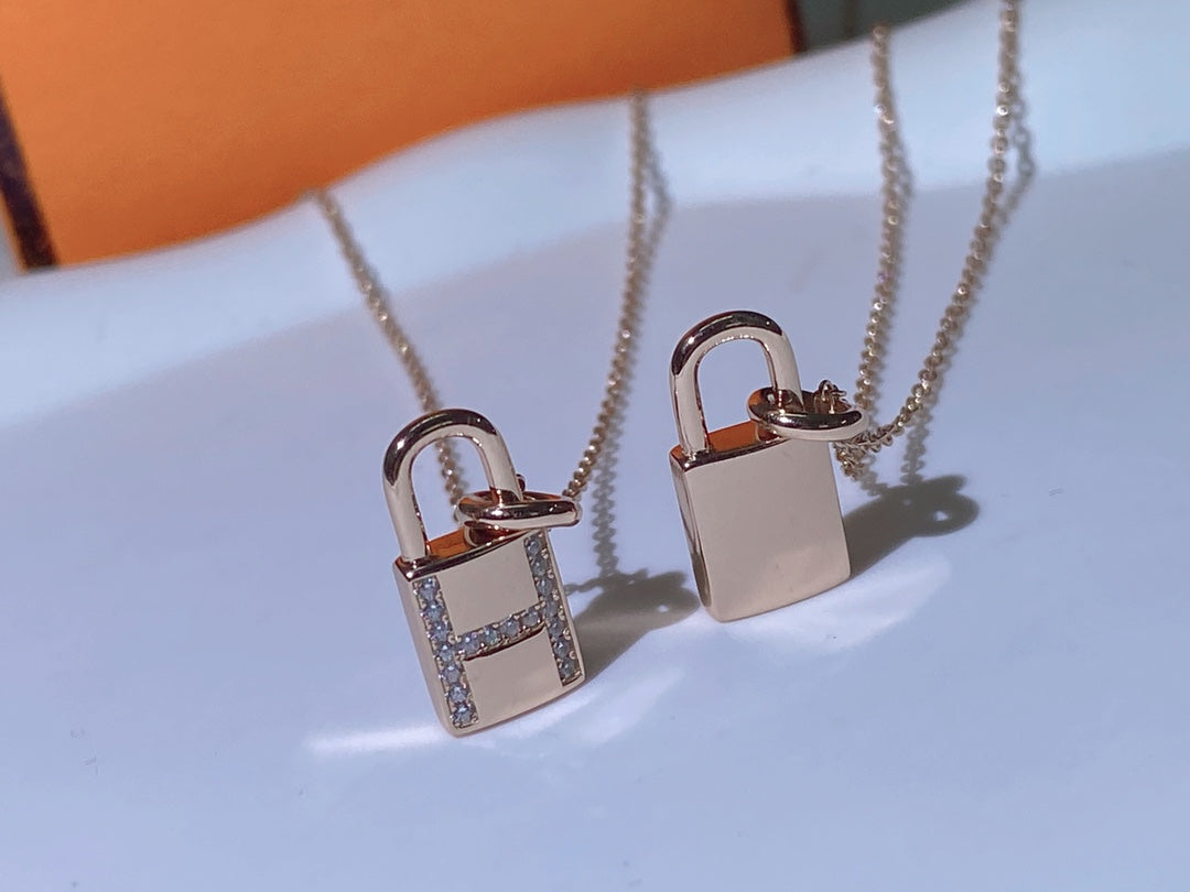 [⭐Renara]HM ADVANCED NICHE LOCK HEAD NECKLACE DIAMONDS