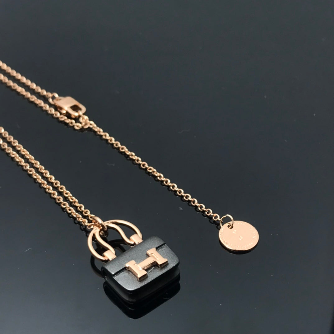 [⭐Renara]WOMEN'S HM AMULETTES CONSTANCE PENDANT NECKLACE