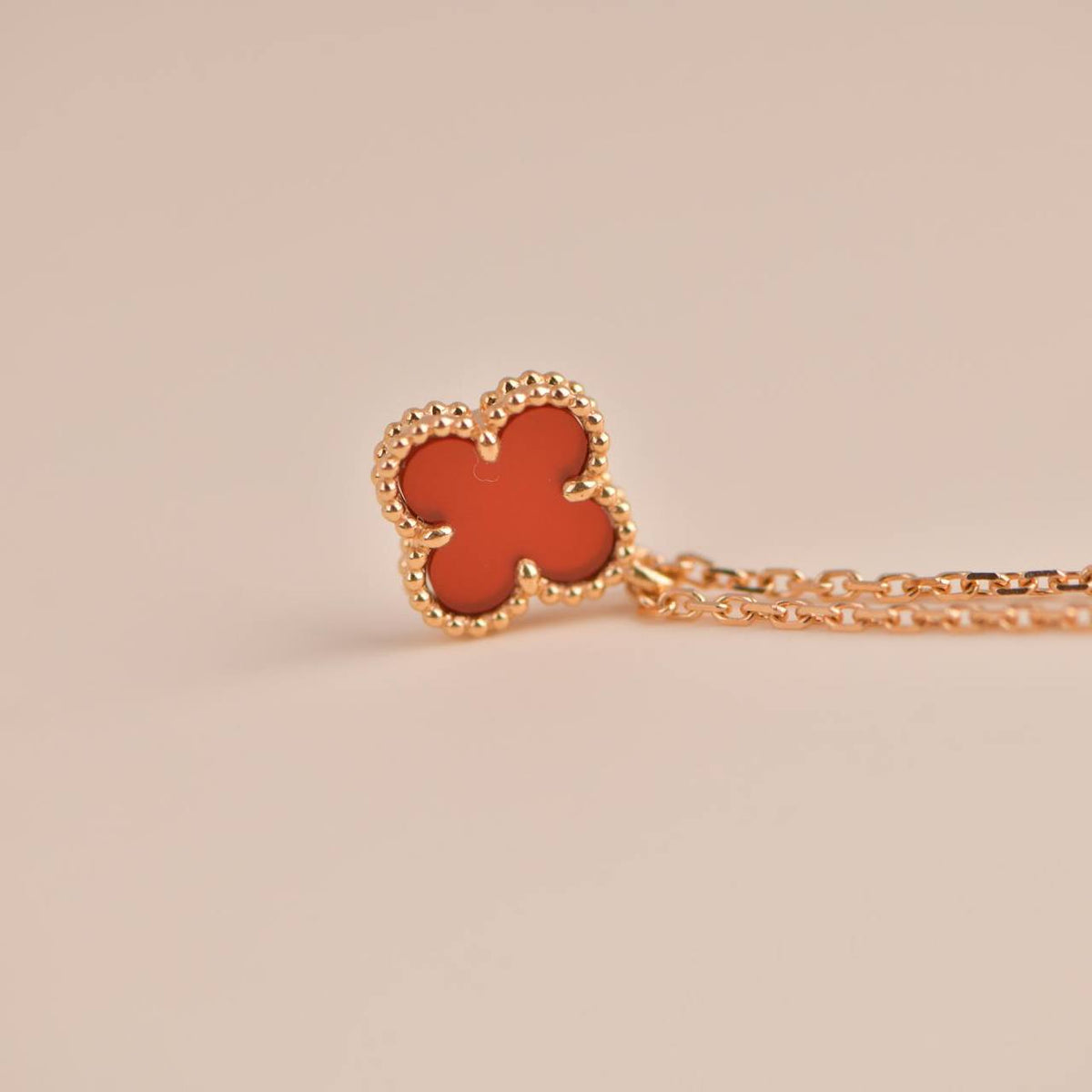 [⭐Renara]CLOVER MINI 9.5MM WHITE CARNELIANS NECKLACE