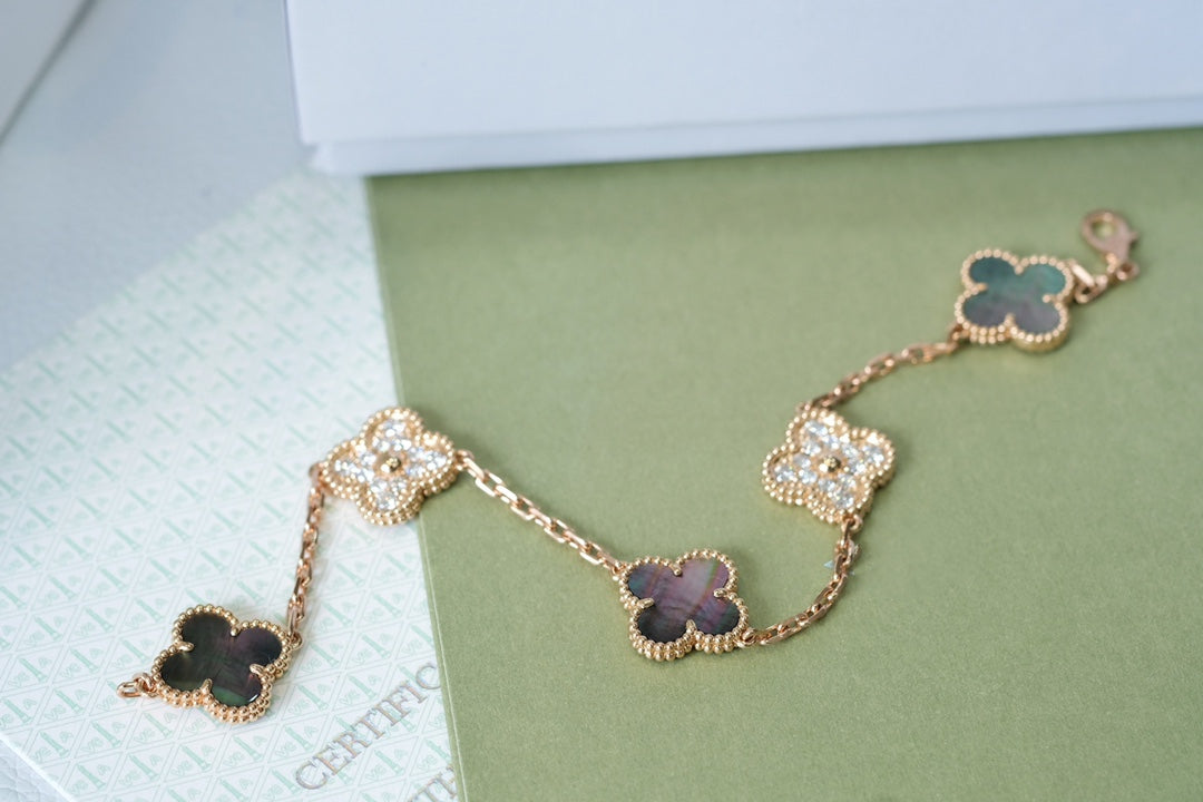[⭐Renara] CLOVER 5 MOTIF GRAY MOP BRACELET COLLECTION