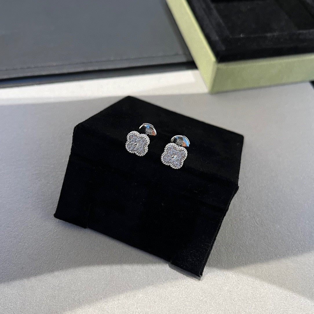 [⭐Renara]CLOVER MINI DIAMOND STUD EARRINGS